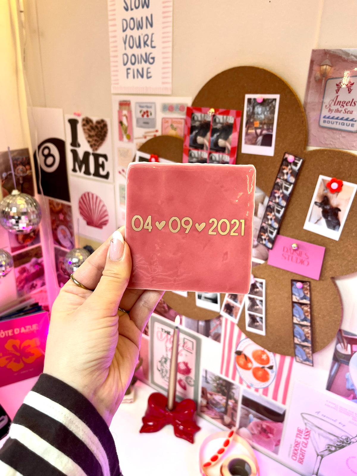 Carreau personnalisé avec cœurs et date